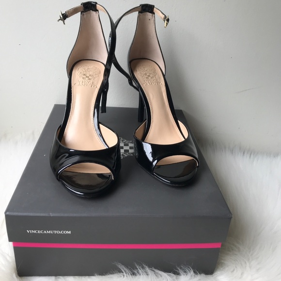 Vince Camuto Shoes - 💥Vince Camuto Calinas Sandal. Size: 8.5US💥
